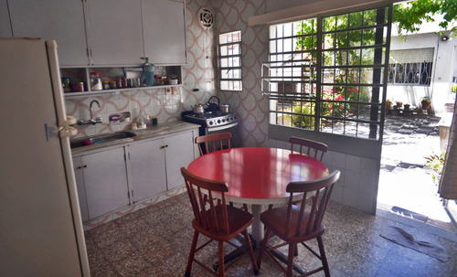 Vendo Casa La Blanqueada 3 Dorm 2 Baños Fondo Gge