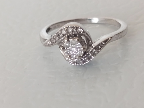 Anillo Oro 10k Y 17 Diamantes Naturales 2.5 Gramos Plateado (Usado)