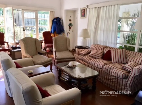Venta Casa En Barrio Cantegril !- Ref: 754
