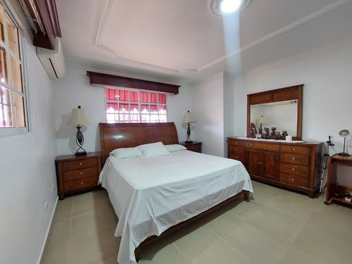 Vendo Hermosa Casa En Reparto Los Tres Ojos, Zona Oriental, Santo Domingo Este, Rep.dom