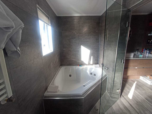 Vende Casa Remodelada En Barrio Ingles (68685)