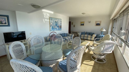 Imagen 7 de 30 de Apto De 3 Dormitorios 3 Baños Con Una Vista Muy Buena A Playa Mansa Y Brava - Consulte Por Alquiler De Verano - Punta Del Este Peninsula