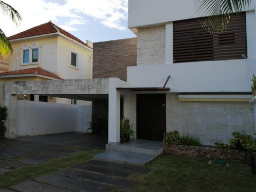 Imagen 2 de 30 de Casa En Venta En Playa Del Carmen.