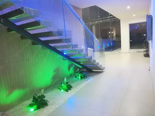 Casa Moderna Con Alberca Y Jardín, En Fraccionamiento Con Seguridad