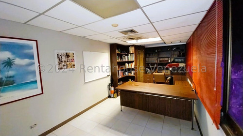 Extraordinario Local Comercial Con Acceso A Pie De Calle En La Av. Ppal De La Urbina!!! Fenomenal Oportunidad De Inversión! Negociable!!!