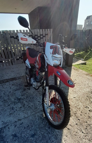 Imagen 3 de 6 de Corven Triax 150 Impecable 1.500 Km Casi Sin Uso