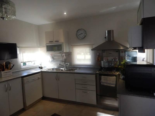 Venta - Casa Estilo Moderno De 210 M2 Bayugar Negocios Inmobiliarios