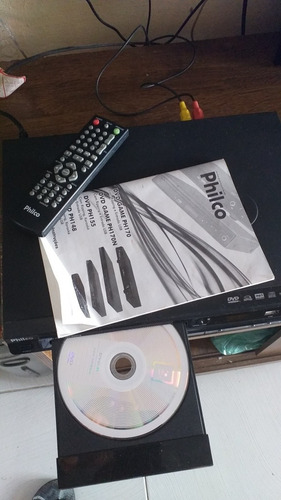 Imagem 4 de 8 de Aparelho De Dvd Philco Com Controle E Manual Funcionando