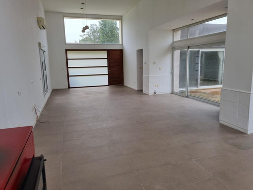 Imagen 7 de 30 de Altos De La Tahona , Casa De 300 M2 Y 1150 M2 De Terreno, 4 Dormitorios, Piscina, Minimalista !!