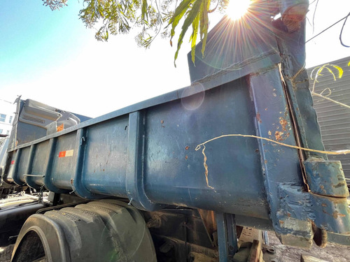 Imagem 3 de 7 de Caçamba Basculante 5m³ Toco 1 Pistão Assoalho Fraco