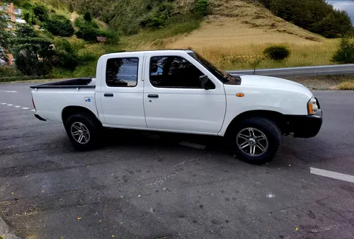 Nissan Frontier 2.4L DOBLE CABINA 4x2