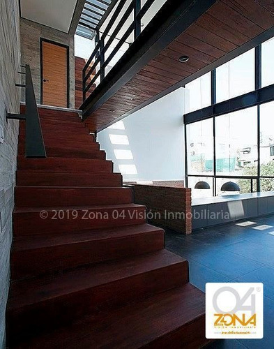 Exclusiva Residencia En Venta Con Diseño Único En Lomas De C