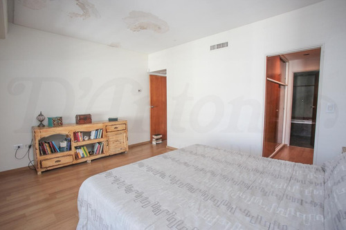 Imagen 22 de 30 de Casa En 3 Niveles De 4 Dormitorios, Jardín, Patio, Pileta, Quincho Y Parrilla - Caballito