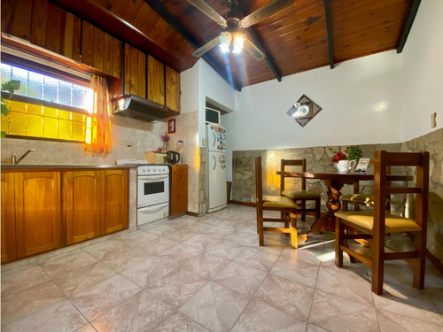 Latorre Prop. Vende Local C/ 2 Viviendas - Zona Hpc