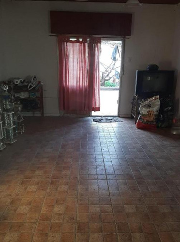 Casa En Venta - 2 Dormitorios 1 Baño - Cochera - 725mts2 - Mechita