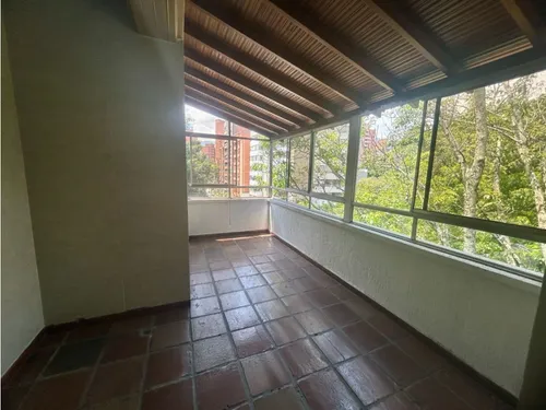 Sé Vende Apartamento Duplex En Laureles Excelente Para Reformar