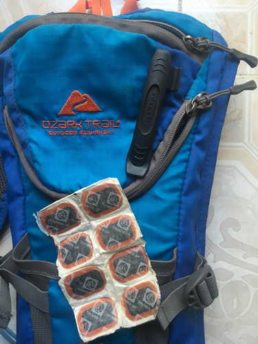 Mochila Original De Hidratación Ozark Trail 2 Litros H2o Azul Y Naranja Liso (Usado)