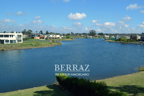 Casa En Venta A La Laguna En Barrio San Matías Area 5 Escobar Lote 936 M2