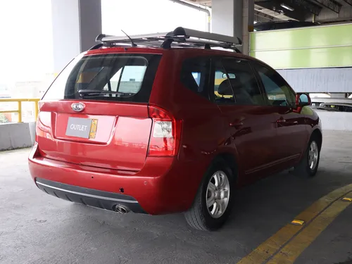 Kia Carens RONDO LX 2.0 MT 4X2 7 PSJ