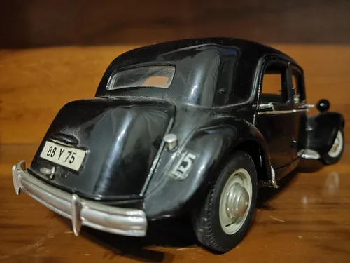 Miniatura Citroen 15cv 6cyl - 1952 - Maisto - 1/18 | MercadoLivre