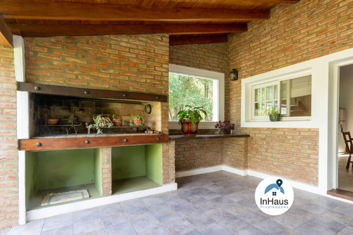 Casa De Categoría A Pocas Cuadras Del Centro De Villa General Belgrano