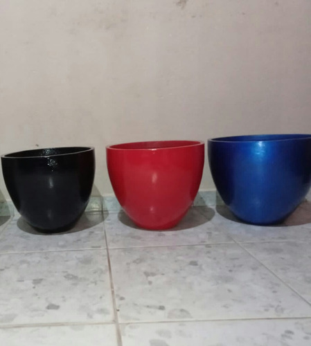 Imagem 1 de 1 de 3vasos De Cimento Com Tinta De Automotiva Por 195