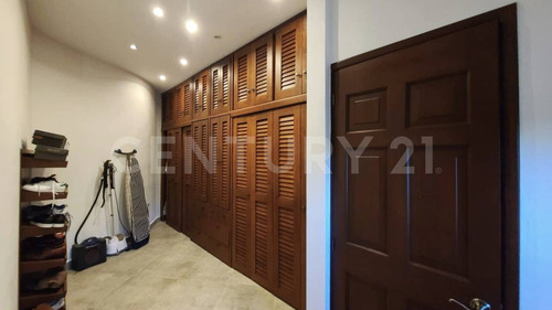 Villa De 5 Rec En Venta En Residencial Campestre En Playa Del Carmen P4184