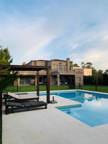 Imagen 2 de 30 de Excelente Casa En Lote Doble!
