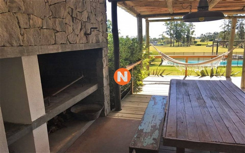 Casa En Venta De Muy Buena Construcción En El Quijote- Ref: 217920