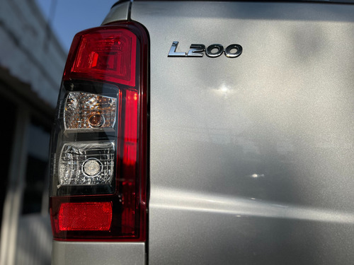 Mitsubishi L200 2.4 Cabina Doble 4x2 Mt