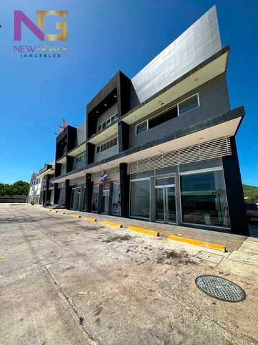 Local Comercial Ubicado En La Av. Llano Adentro