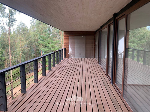 Casa En Venta De 3 Dorm. En Pichilemu