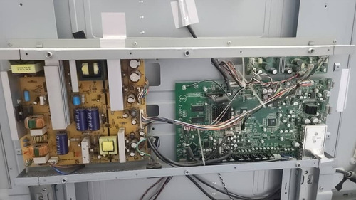 Imagen 6 de 10 de Televisión Aoc De 42 Pulgadas Con La Pantalla Dañada