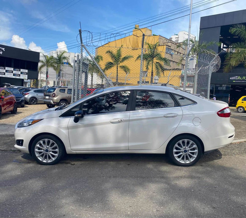 Imagen 8 de 18 de Ford Fiesta 2018 1.6 Sportback Titanium
