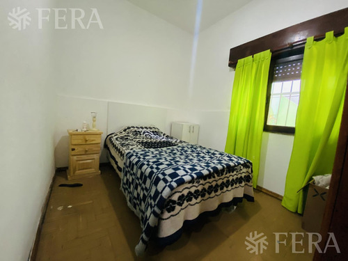 Venta De Casa Con Cochera Y Terraza En Wilde