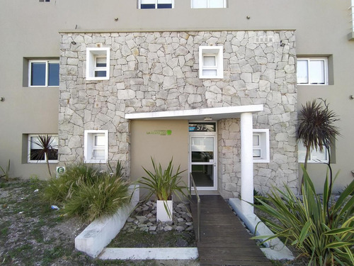 Alquiler Complejo La Manzana Unidad 5, 3 Ambientes En Duplex, Parrilla.