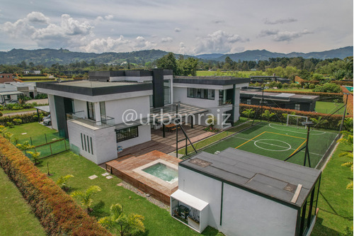  Casa Moderna En Llano Grande De 6 Habitaciones, Cancha, Jacuzzi