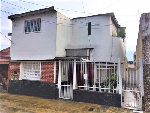 Venta - Casa 4 Amb. - Multifamiliar - Caseros