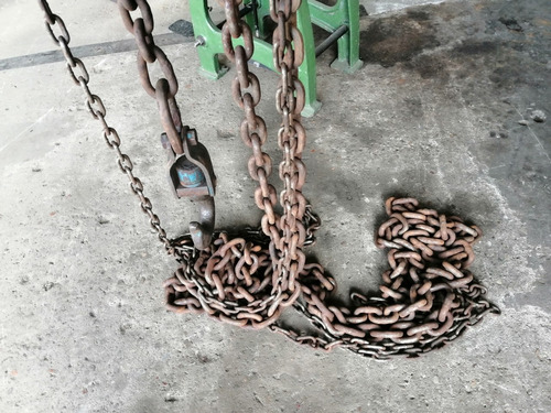 Aparejo A Cadena Ferro 2 Tn Y 3 M. De Alzada. (Usado)