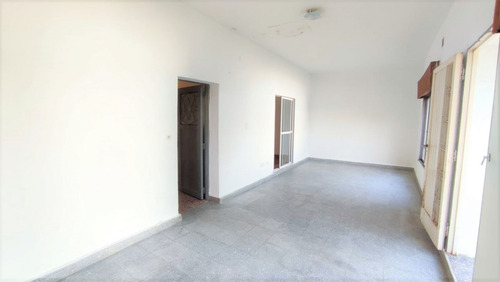 Imagen 13 de 17 de Casa En Venta En Jose Leon Suarez