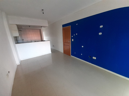 Imagen 5 de 13 de Excelente Ubicación Departamento 2amb.con Balcón Y Cochera!!