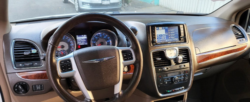 Imagen 6 de 15 de Chrysler Town & Country 2012 3.6 Limited Mt