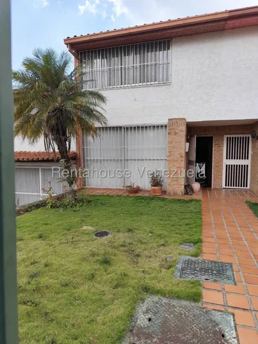 Excelente Townhouse En Venta El Hatillo #25-17948