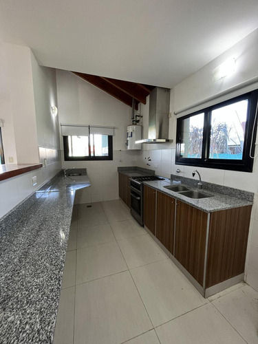 Venta Casa De 3 Dormitorios, Galeria Con Parrillero, Cochera En Tierra De Sueños 3, Roldan