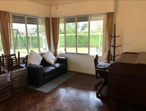 Sólido Chalet De 3 Dormitorios A 2 Cuadras De La Rambla
