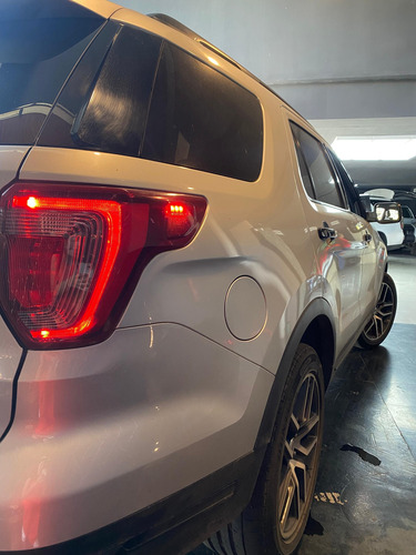 Ford Explorer Sport