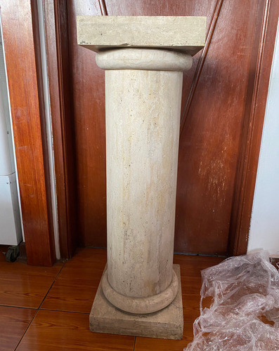 Pedestal Marmol Jaspeado Tipo Griego Medidas: 26x26x80.5cms (Usado)