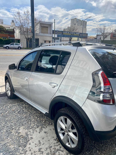 Imagen 6 de 15 de Renault Sandero Stepway 2013 1.6 Privilege Nav 105cv