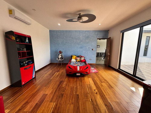 Casa En Venta De Entrega Inmediata En Rpivada Blue Cedar, Kikteil.