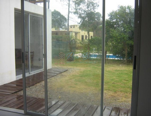 Casa En Pinares- Ref: 6031
